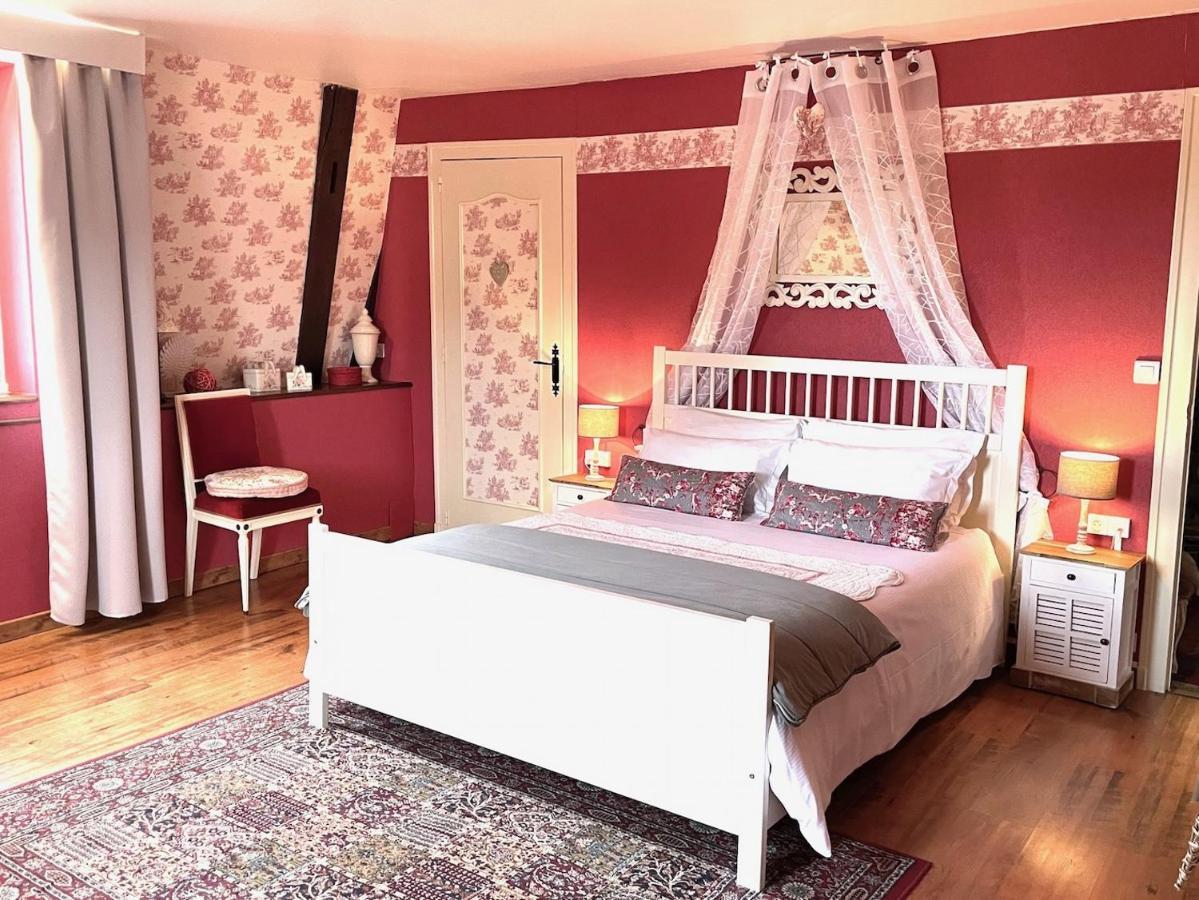 Maison D'Hotes Et Gites La Chouannerie A Cote Du Parc Du Puy Dufou Pouzauges Exterior foto